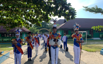 Drumband Gita Bahana Dara Suti MTs Negeri 1 Sintang Semarakkan Pembukaan MATAMUDA 2026