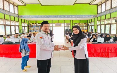 Mengukir Dedikasi di MTsN 1 Sintang, Deva Oktaviana Melanjutkan Langkah Pengabdian
