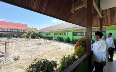 Kepala Kantor Kemenag Sintang Tinjau Progres Pembangunan Masjid At-Ta'awun MTs Negeri 1 Sintang