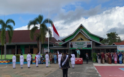 MTs Negeri 1 Sintang Laksanakan Upacara Hari Jadi Kota Sintang Ke-664